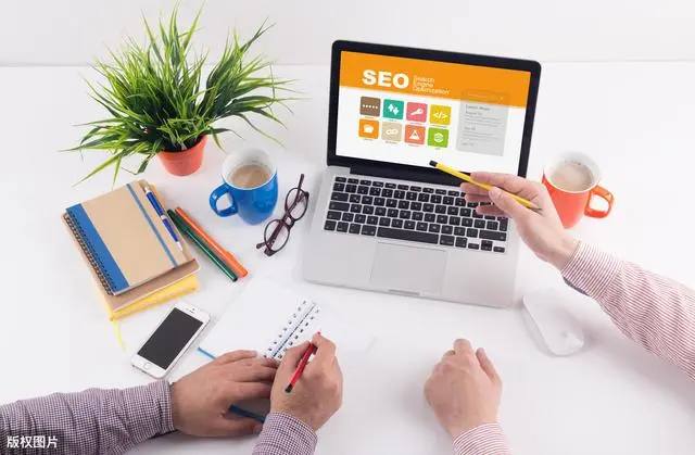 杨幂张小斐耳畔生花